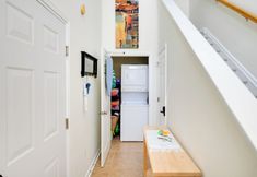 Lain-lain 4 4 Mi to Beach: Lewes Townhome w/ Ping-pong Table