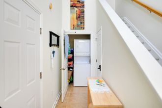 Lain-lain 4 4 Mi to Beach: Lewes Townhome w/ Ping-pong Table