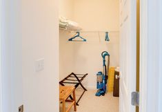 Lain-lain 3 4 Mi to Beach: Lewes Townhome w/ Ping-pong Table