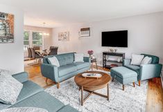 Others 3 Family Home Close to Warwick, 5 Mi to Lake!