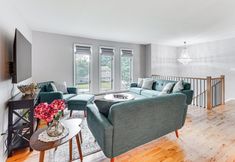 Others 4 Family Home Close to Warwick, 5 Mi to Lake!