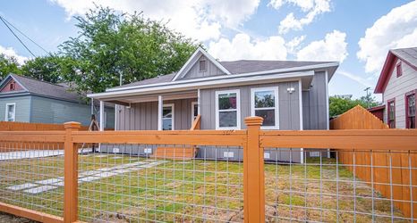 Others 2 Seize the Moment 4BR 3BA Gem w Downtown Views