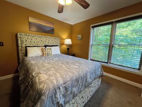 其他 4 Secluded Cabin for 10 in Chalet Village + Hot Tub!