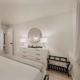 Room164sw - Pets Ok - Wood Stove - Sleeps 4,霍特科姆县飯店