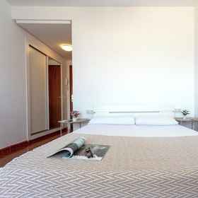 Room 1 Sunstay Loft Seaview Benalmadena, Benalmádena Hotels