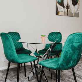 Primary image 1 Corby-2 Bedroom-1bathroom-parking - Upto 5 Guests, Hotel Northamptonshire