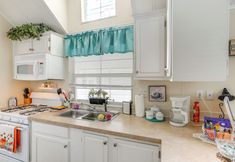 Lain-lain 7 Lakeland Cottage w/ Pool Access + Screened Porch!