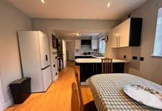 Others 2 Stunning 4 Bed House With Parking in Wolverhampton