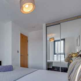 Room 1 Sheffield 11th Floor City View Apartment, Millennium Gallery Hotels