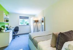 Others 4 For Students Only Bryson Court