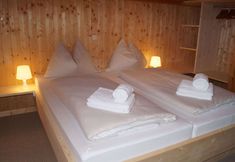 Others 3 Dreamy Chalet on the Slopes