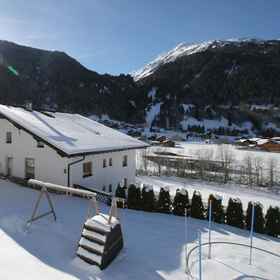 Primary image 1 시내 중심과 스키 리조트 근처의 아파트먼트, 장크트안톤임몬타폰 호텔