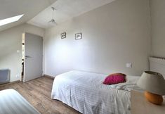 อื่นๆ 5 Stone House in Brittany Near Roscoff & Beaches