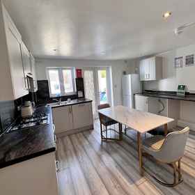 Primary image 1 Gillingham - 3 Beds - Sleeps 6 - Garden - Wifi, Medway Hotels