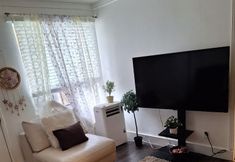 Others 5 DOWNTOWN AT CUTE AND COZY