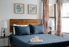 Others 2 The Oak King Bed Huge Backyard