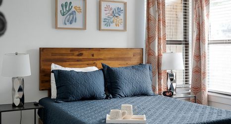 Others 2 The Oak King Bed Huge Backyard