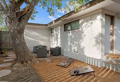 Others 5 The Oak King Bed Huge Backyard