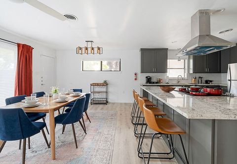 Others The Oak King Bed Huge Backyard