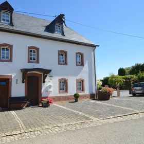 Primary image 1 อพาร์ตเมนต์น่าดึงดูดใน Ittel พร้อมสวน ที่จอดรถ จักรยาน, โรงแรม & ที่พัก Weingut Hubertus M. Apel