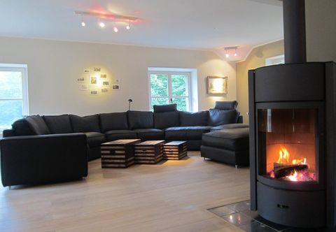 Lainnya Delightful Castle in Bastogne With Bubble Bath