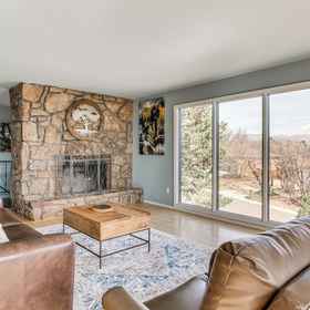 Interior 1 5 Mi to Area Attractions: Home w/ Hot Tub, Khách sạn Pikes Peak Center