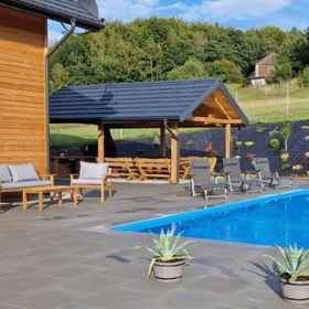 Primary image1維斯尼奧瓦附游泳池及山景度假屋,喀尔巴阡山省飯店