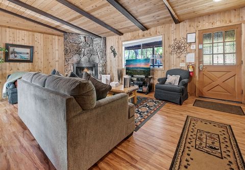 Others Granny's Love Shack