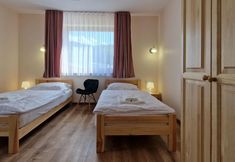 Others 6 Holiday Home Wisniowa With Pool and Nature