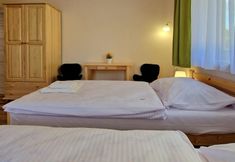 Others 4 Holiday Home Wisniowa With Pool and Nature