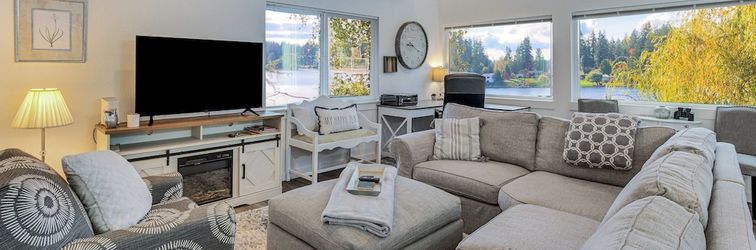 其他 Spanaway Lakefront House: Dock, Fire Pit