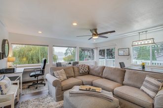 其他 4 Spanaway Lakefront House: Dock, Fire Pit