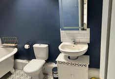 其他 7 Quaint High Street Cottage in Northampton