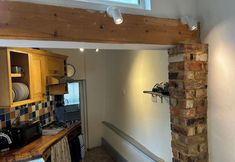 Lain-lain 6 Quaint High Street Cottage in Northampton