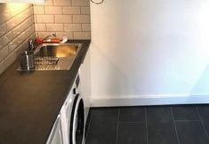 Lain-lain 5 Cozy Quiet City Escape - Northampton Apartment