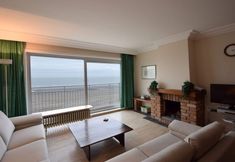 Lain-lain 7 Sleek Apartment w/ Dual Terraces