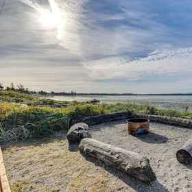 Interior1Bayfront Retreat w/ Private Beach in Birch Bay,Birch Bay Waterslides飯店