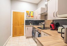 Lain-lain 7 Stylish & Spacious Apartment With Private Balcony