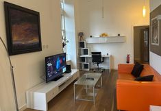 Others 4 Spacious one bed Quartermile Apartment With Breathtaking Park Views - V Central