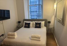 Others 2 Spacious one bed Quartermile Apartment With Breathtaking Park Views - V Central