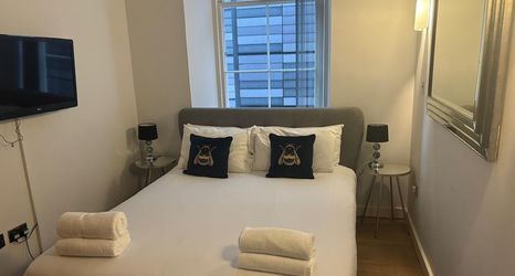 Others 2 Spacious one bed Quartermile Apartment With Breathtaking Park Views - V Central