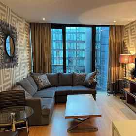 Primary image 1 Very Centrally Located Chic one bed Quartermile Apartment, Hotel Butterfly and Insect World