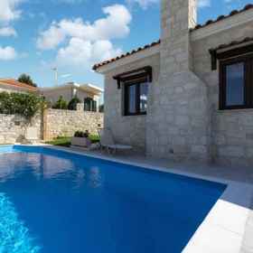 Room 1 เฮราคลิออน ทวินส์ เฮาส์ - พูลส่วนตัว รีทรีต, โรงแรม & ที่พัก Dimos Gortyna