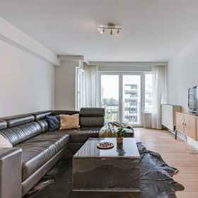 Room 1 Beachside 3-bedroom Duplex Near Sea, Gistel Apartments