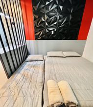 기타 4 People's Condo Atria