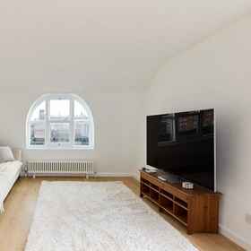 Room 1 케닝턴 원더 - 밝은 2베드룸 플랫, 옥상 테라스 있음, River Park Tower Marketing Suite 호텔