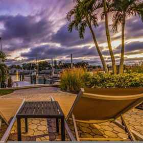 Room 1 Azule - Waterfront Villa With Private Dock, Hotel Suncoast Seabird Sanctuary