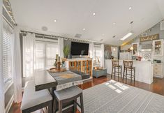 其他 4 Walk to Ocean: Pet-friendly Home in Long Beach!