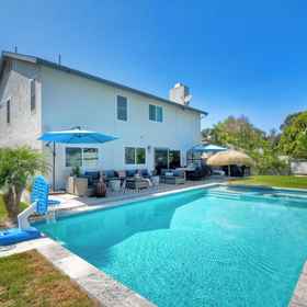 Primary image 1 Cali Life 4 BDR w/ Pool!, Sleeping Tiger Coffees 호텔