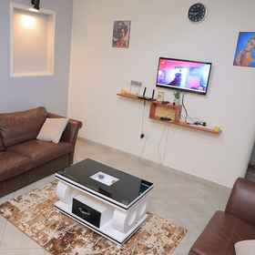 Primary image1坎帕拉納傑拉一臥室附陽台、Wifi 和停車位,金贾飯店